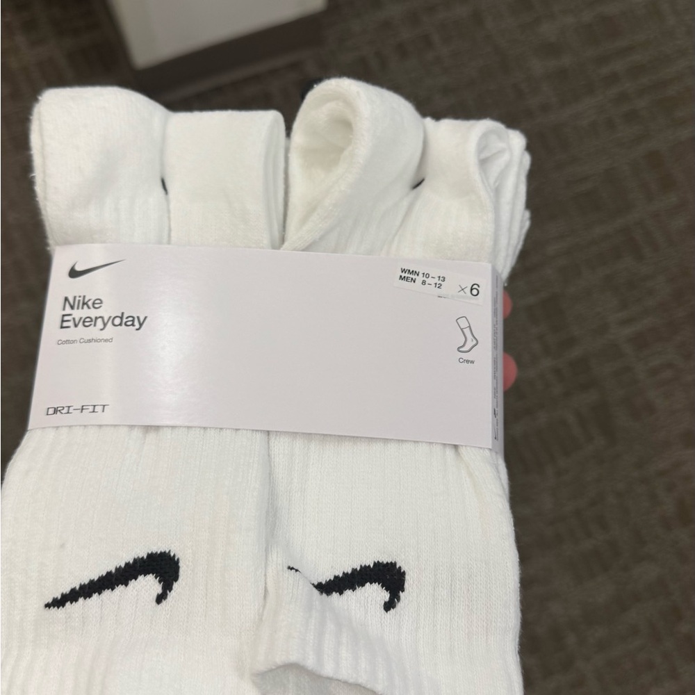 Nike Everyday Dri-FIT White Crew Socks